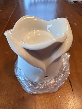 New Scentsy Tea Rose Ceramic Wax Warmer